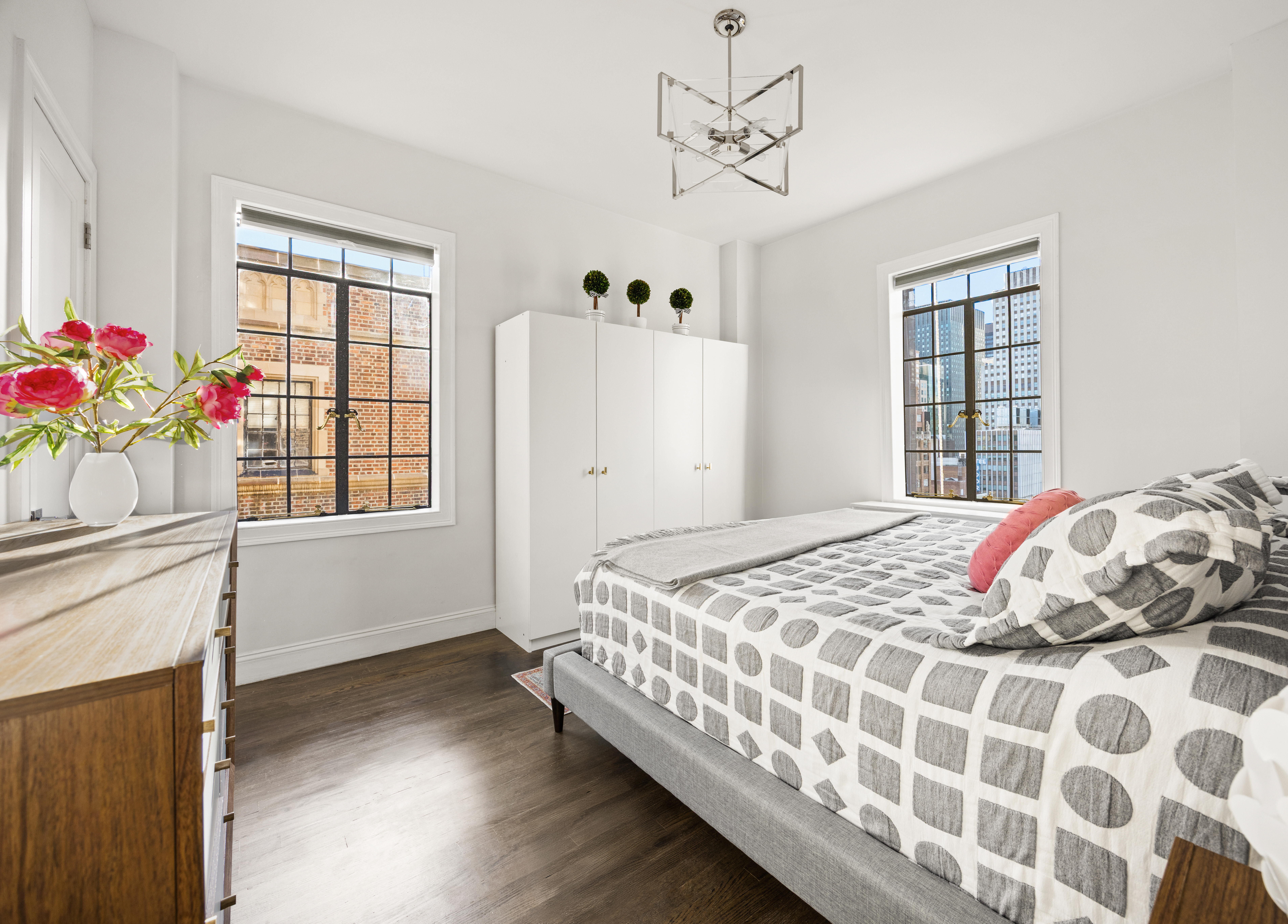 45 Tudor City Place, Unit 2111 Manhattan, NY 10017 - Photo 8 of 19