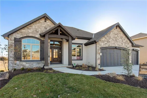 $789,900 | 25005 West 114th Street, Olathe, KS 66061