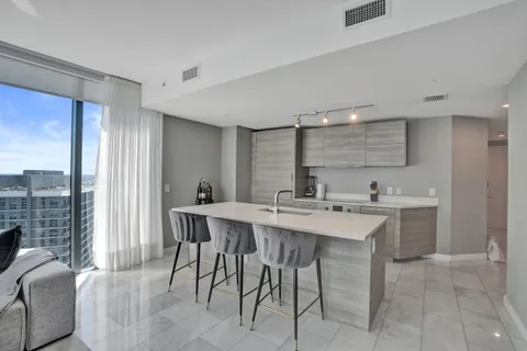 $1,895,000 | 650 Northeast 32nd Street, Unit 3901, Miami, FL 33137