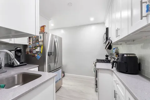 $210,000 | 5639 Netherland Avenue, Unit 5C | North Riverdale