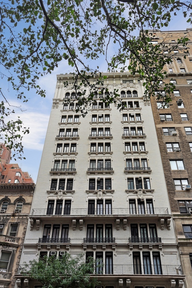 305 West 72nd Street, Unit 10A Manhattan, NY 10023 - Photo 10 of 12 front view of a large building