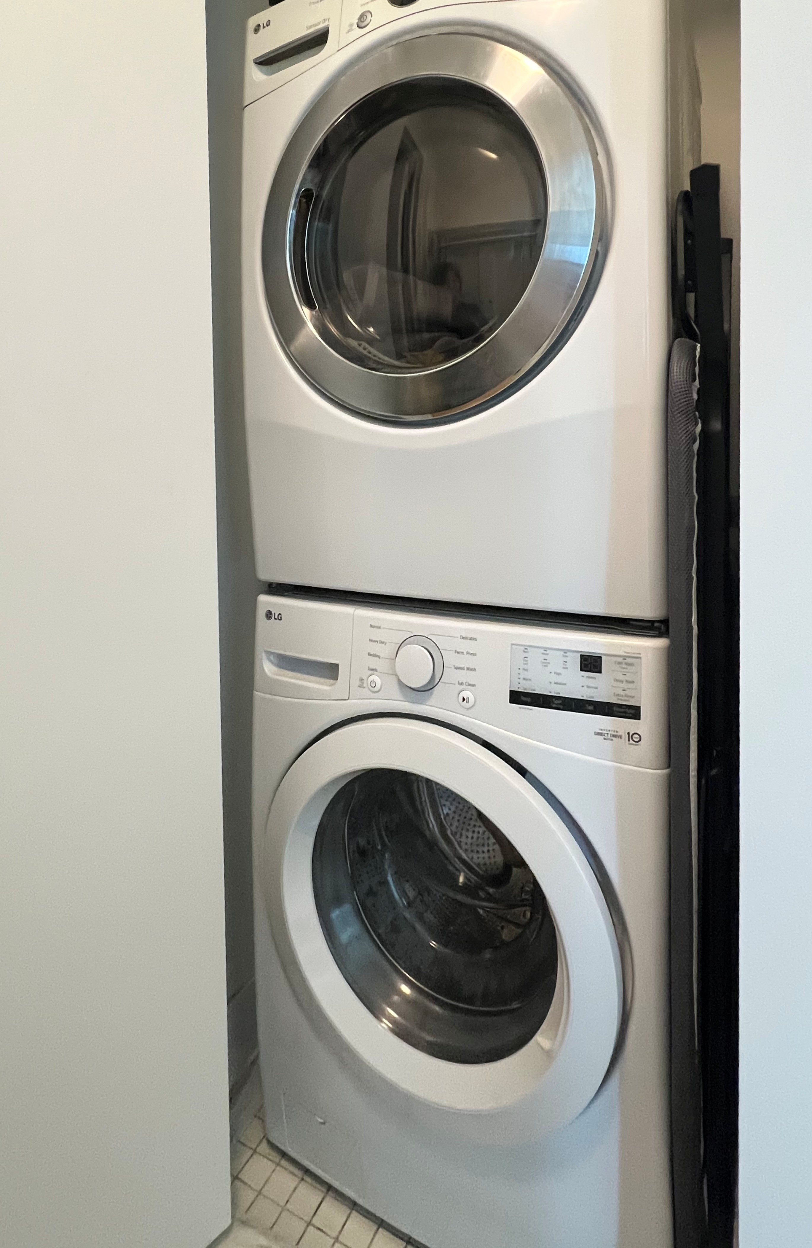 46-30 Center Boulevard, Unit 707 Queens, NY 11109 - Photo 12 of 23 a utility room with dryer and washer
