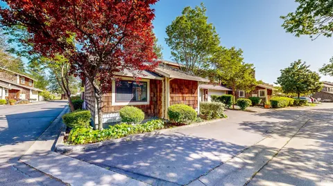$695,000 | 1678 Creekview Court, Petaluma, CA 94954