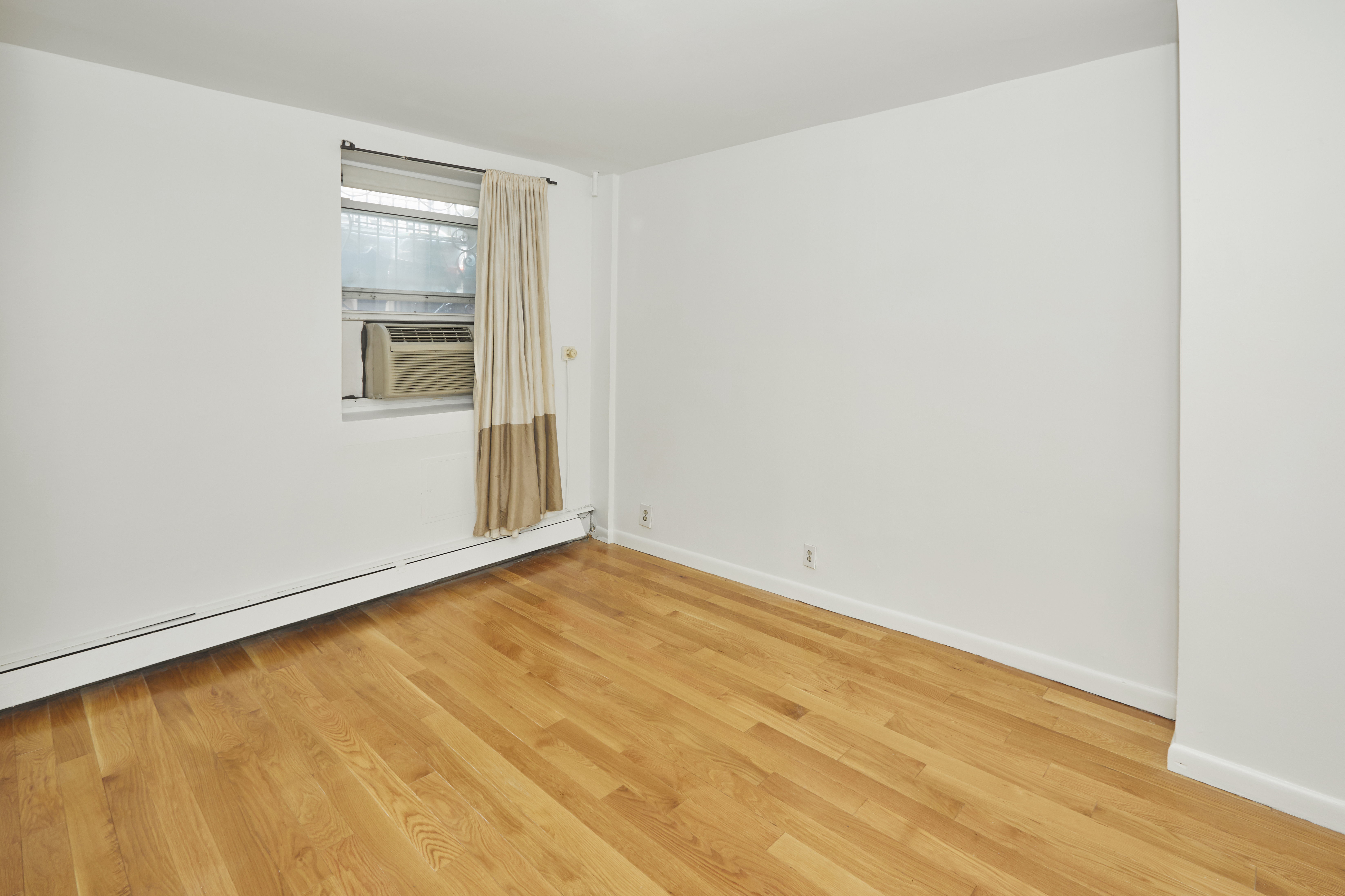 32 East 3rd Street, Unit GARDEN Manhattan, NY 10003 - Photo 6 of 20