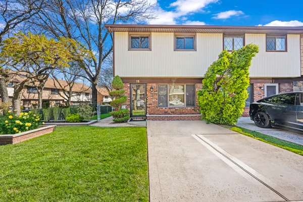 $649,995 | 15 Hickory Circle | Huguenot