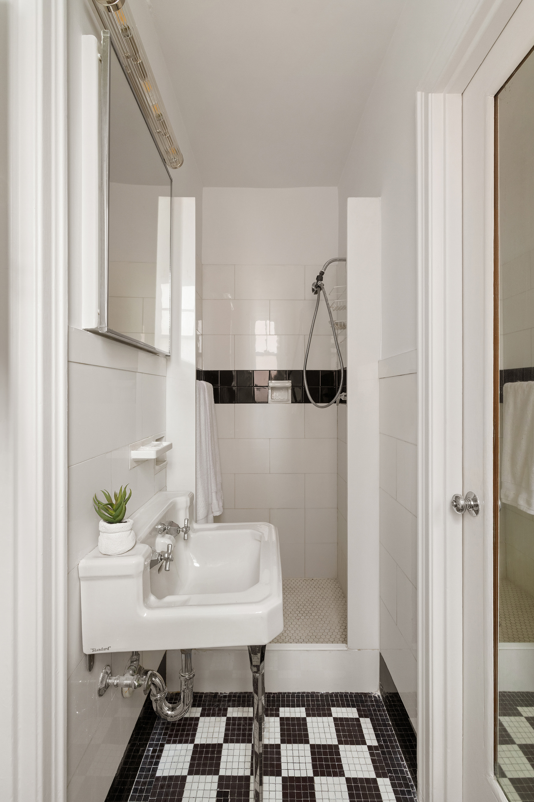 32 Washington Square West, Unit 11E Manhattan, NY 10011 - Photo 16 of 21 Gallery Image 16