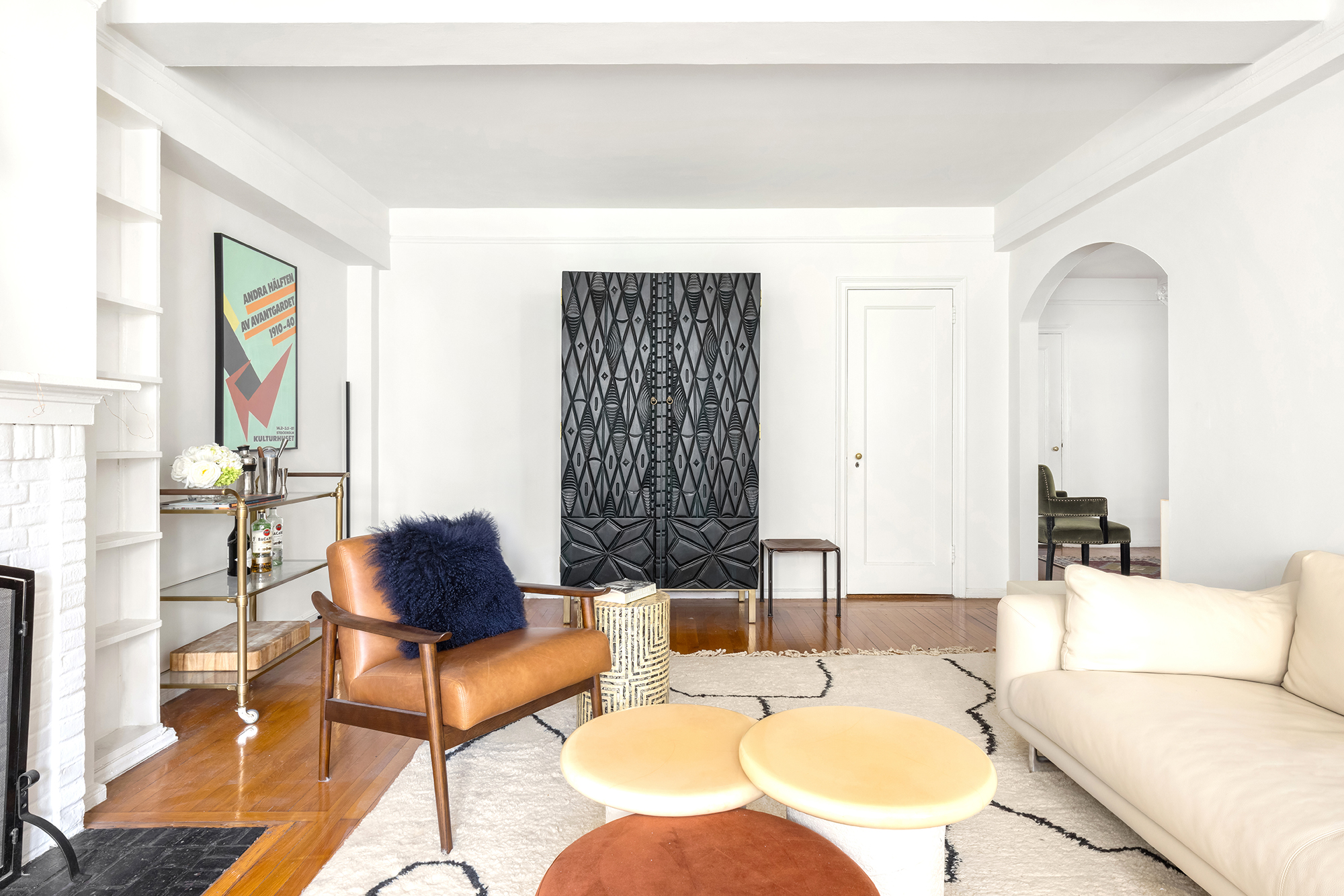 45 Christopher Street, Unit 3C Manhattan, NY 10014 - Photo 4 of 11 a living room with furniture