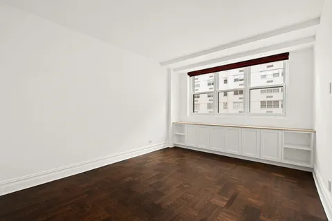 $1,250,000 | 63 East 9th Street, Unit 10L | Greenwich Village