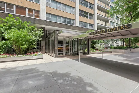 $2,750,000 | 15 West 72nd Street, Unit 25F | Upper West Side