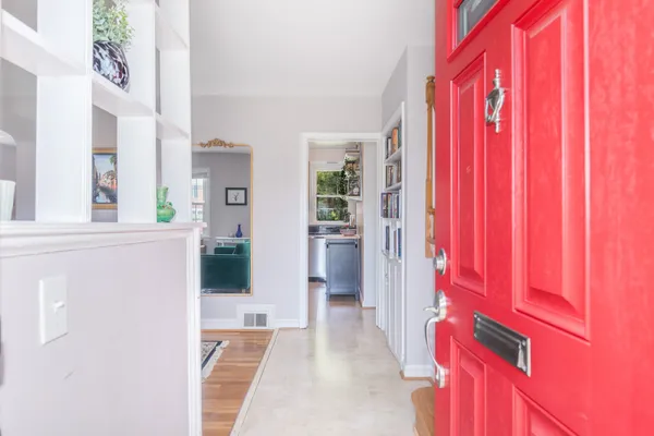 a view of an entryway with workspace