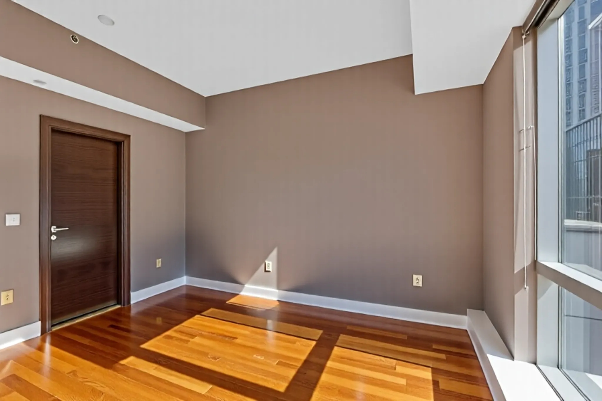 150 Myrtle Avenue, Unit 803 Brooklyn, NY 11201 - Photo 9 of 29 a bedroom with a bed and a rug