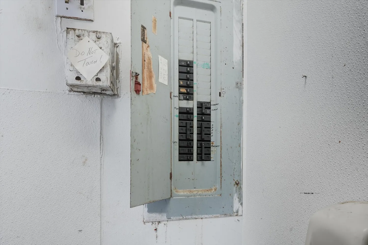 a picture of a bench in front of door