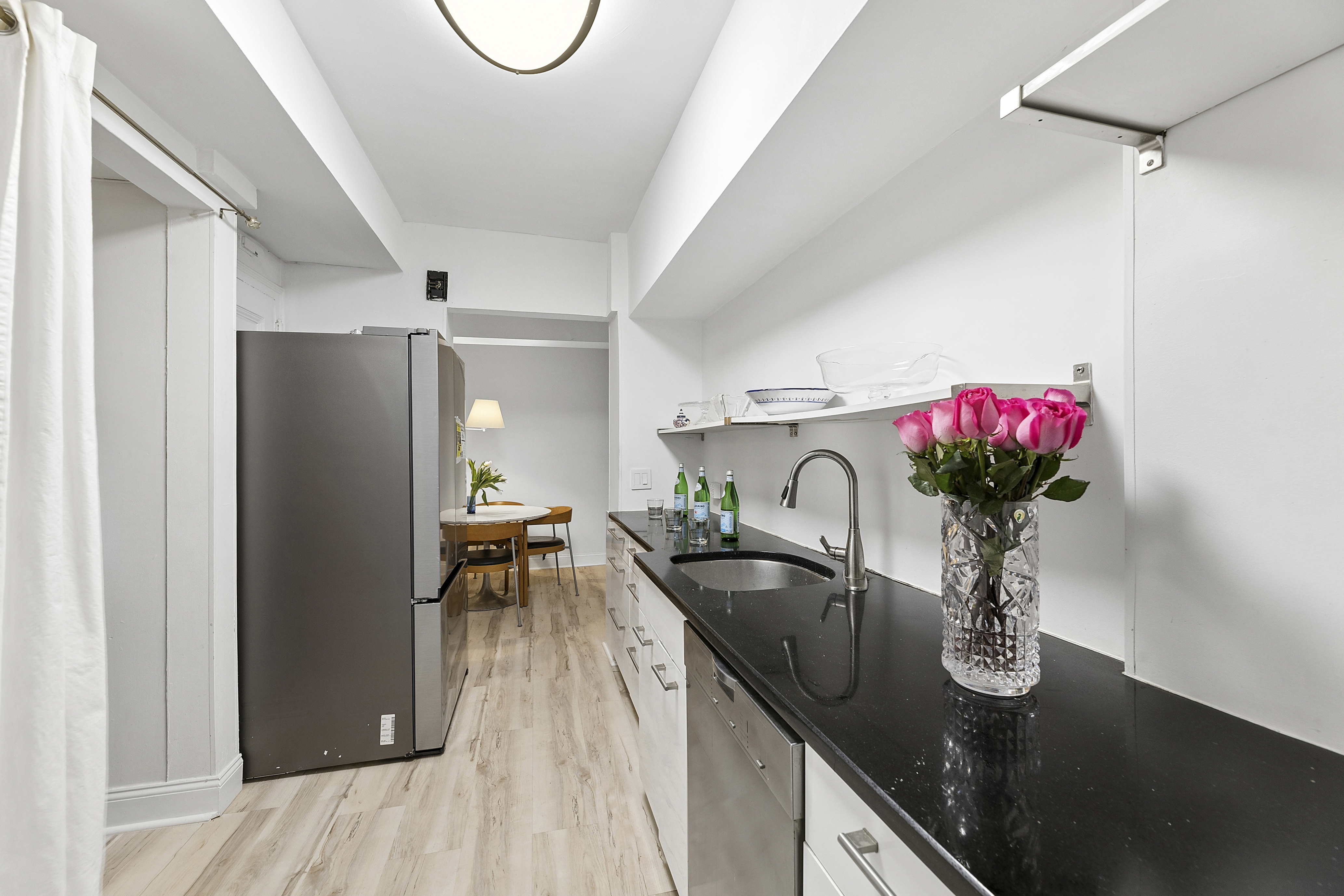 205 East 69th Street, Unit 2A Manhattan, NY 10021 - Photo 4 of 11 Gallery Image 4