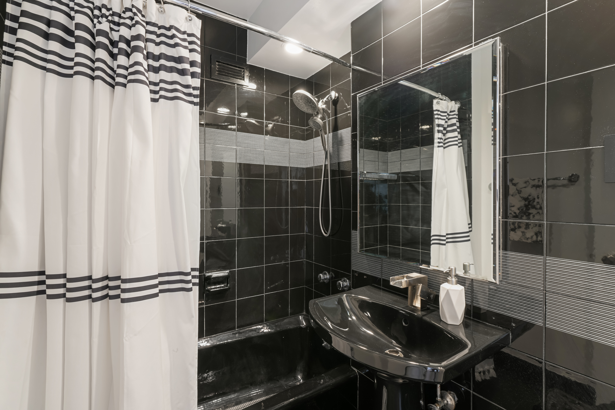 357 East 57th Street, Unit 2D Manhattan, NY 10022 - Photo 13 of 18