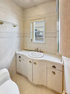 $1,098,000 | 3731 Maple Avenue | Seagate