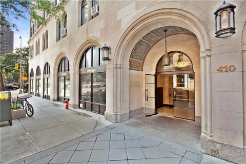 a view of building entrance