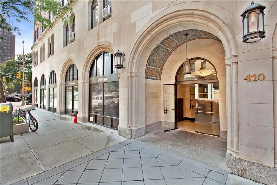 a view of building entrance