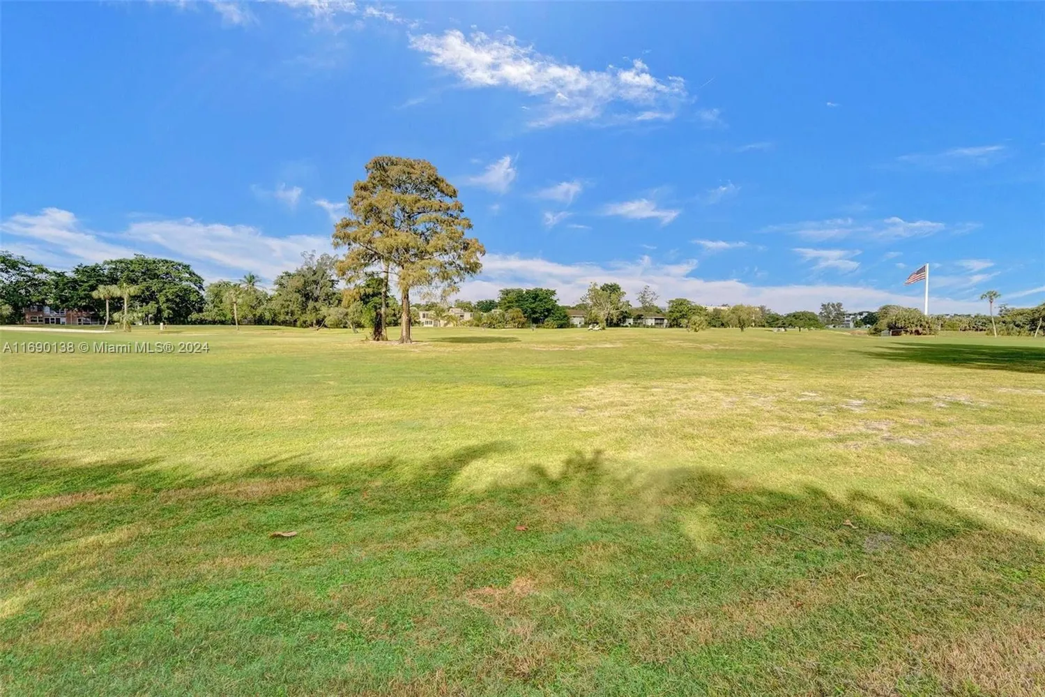 $1,375 | 1030 Country Club Drive, Unit 405, Margate, FL 33063