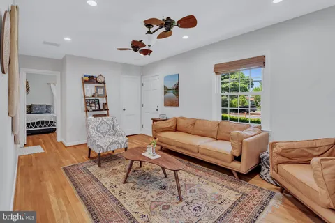 $1,095,000 | 3227 Annandale Road, Falls Church, VA 22042