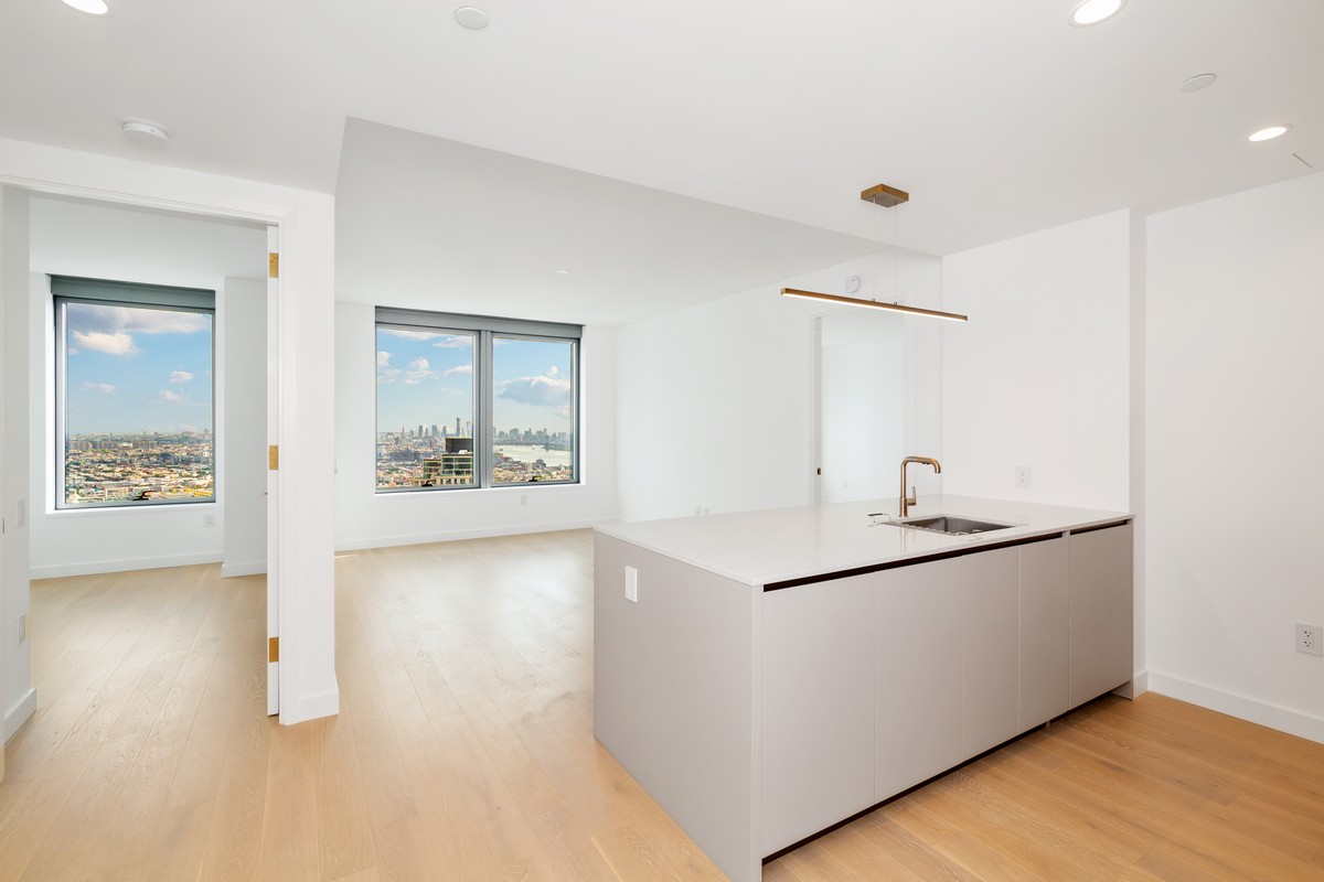 3 Court Square, Unit 5010 Queens, NY 11101 - Photo 4 of 9