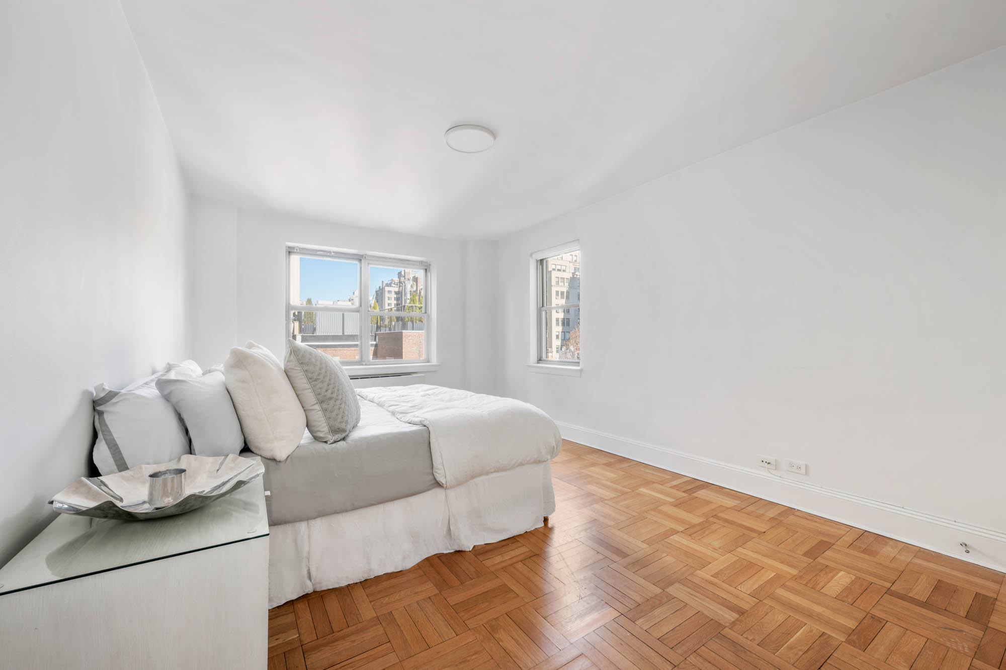 923 5th Avenue, Unit 8F Manhattan, NY 10021 - Photo 5 of 8 a living room with furniture