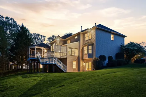 $1,800,000 | 1283 Cobble Pond Way, Vienna, VA 22182