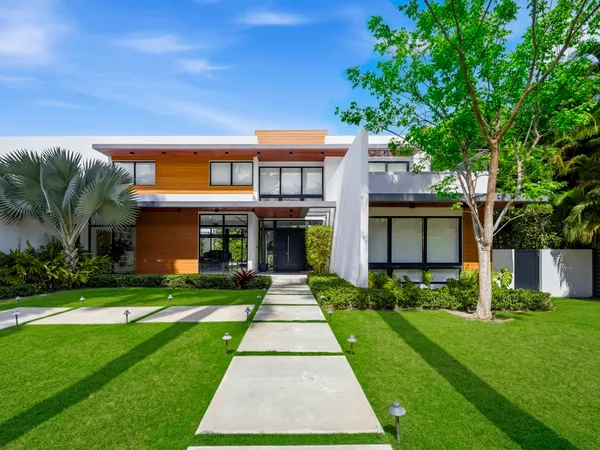 $8,888,000 | 229 Ridgewood Road, Miami, FL 33133