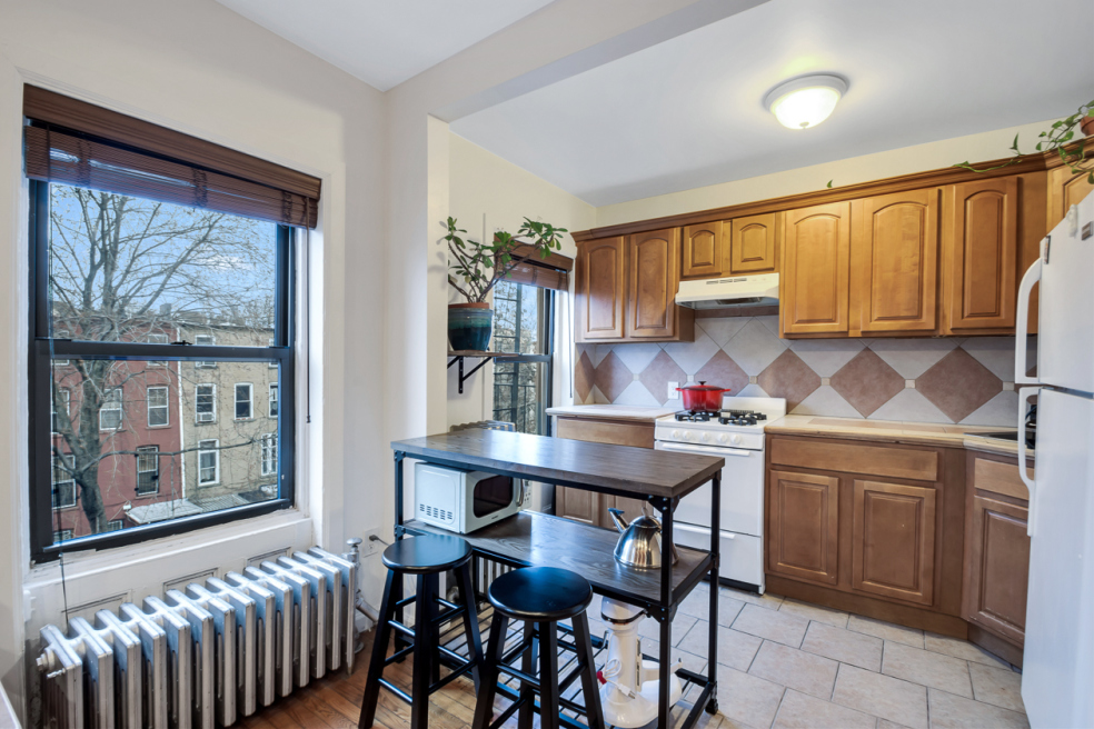 385 Madison Street, Unit 3 Brooklyn, NY 11221 - Photo 2 of 8