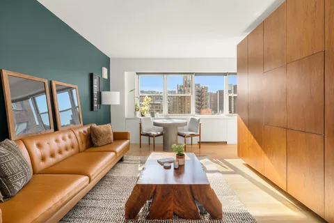 $900,000 | 360 West 22nd Street, Unit 12T | Chelsea