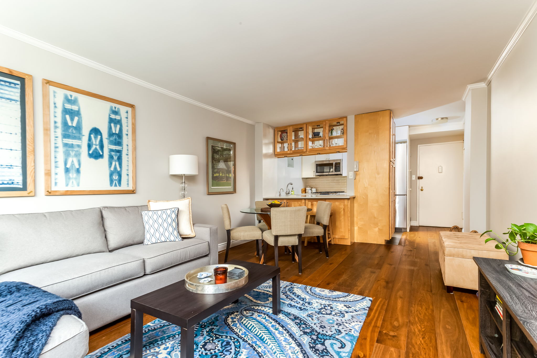 415 East 85th Street, Unit 5J Manhattan, NY 10028 - Photo 4 of 19 a living room with furniture and a wooden floor