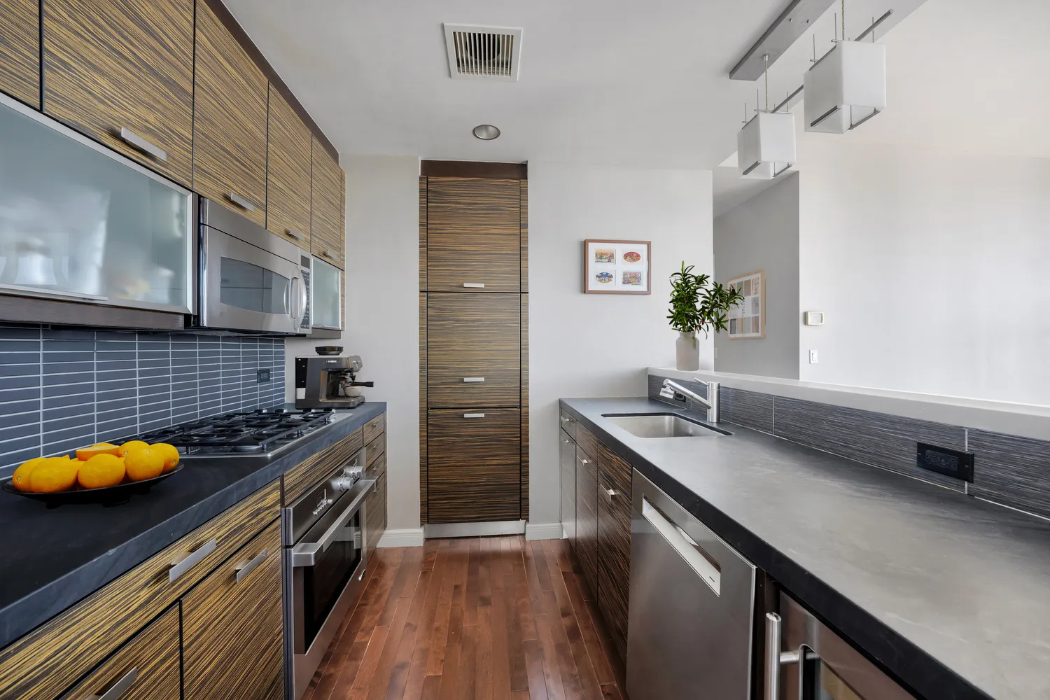 $2,600,000 | 101 West 24th Street, Unit 19B | Chelsea