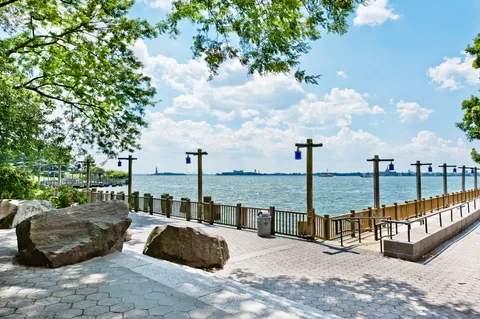 $550,000 | 2 South End Avenue, Unit 8E | Battery Park City