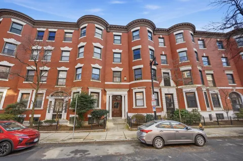 $1,050,000 | Gainsborough Street, Boston, MA 02115