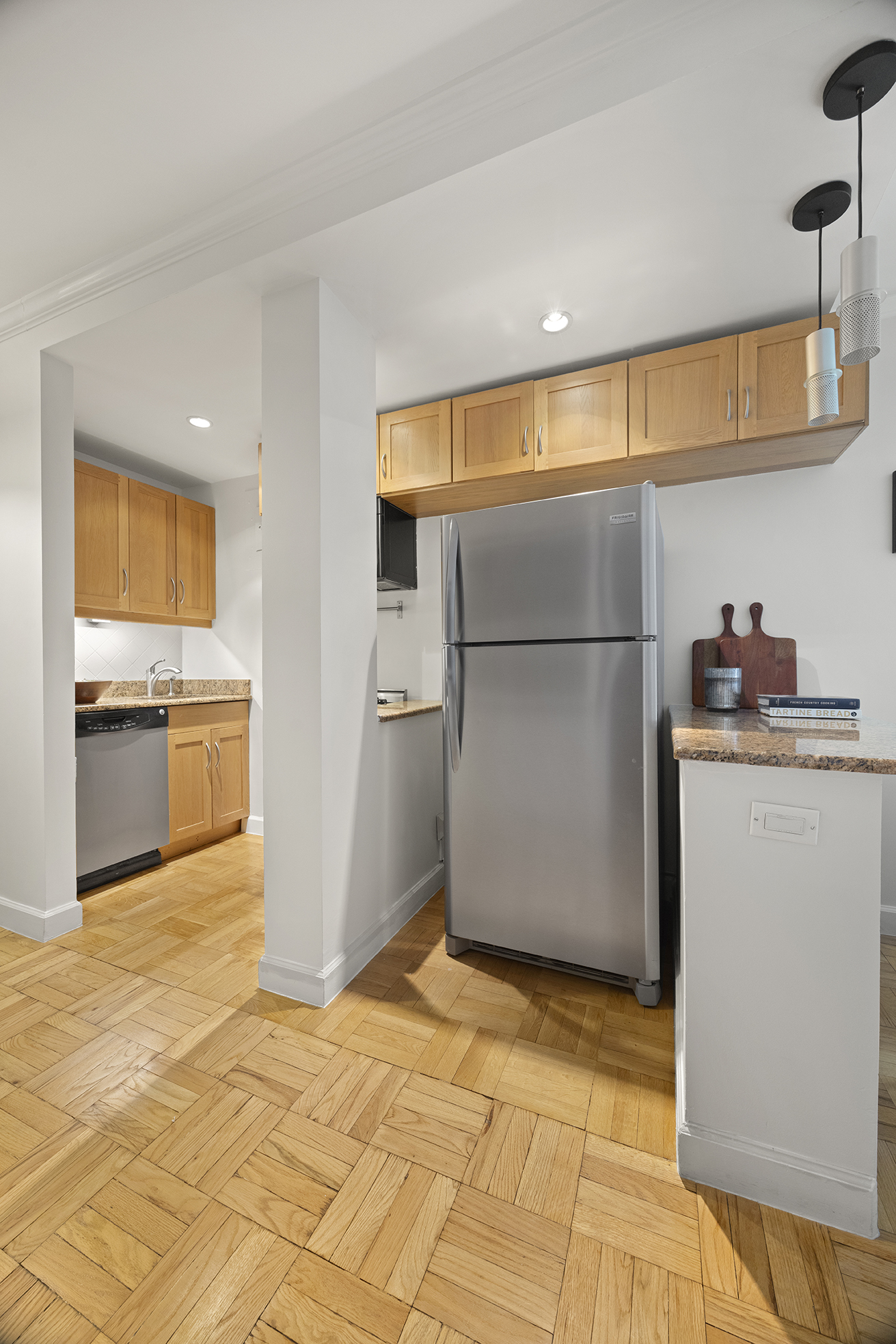 166 East 63rd Street, Unit 8L Manhattan, NY 10065 - Photo 4 of 10