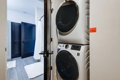 a view of entryway with washer and dryer
