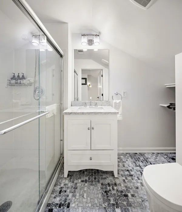 $8,000 | 436 Albany Court, West New York, NJ 07093