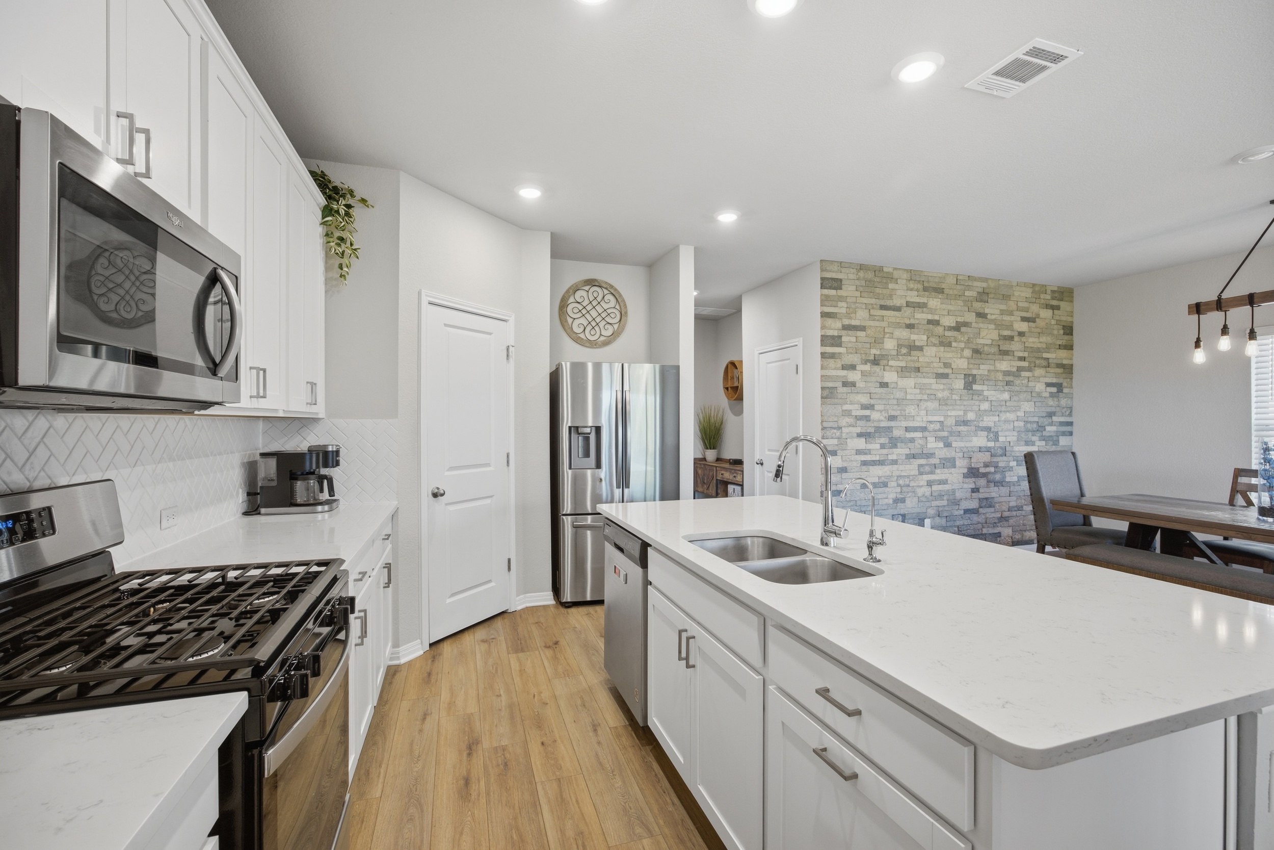 904 View Drive Georgetown, TX 78628 - Photo 8 of 40