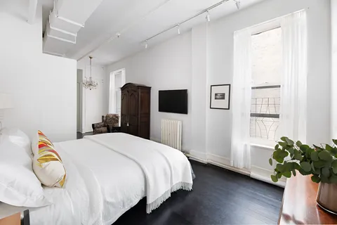 $2,695,000 | 10 East 18th Street, Unit 7N | Flatiron