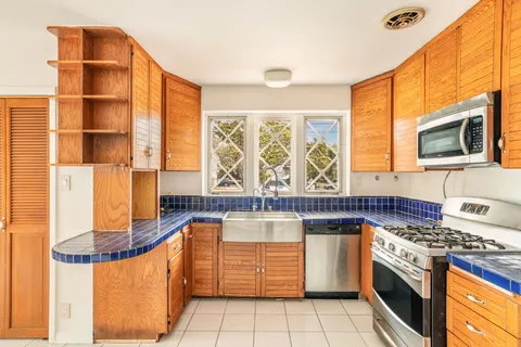 $3,850,000 | 1015 San Vicente Boulevard, Santa Monica, CA 90402