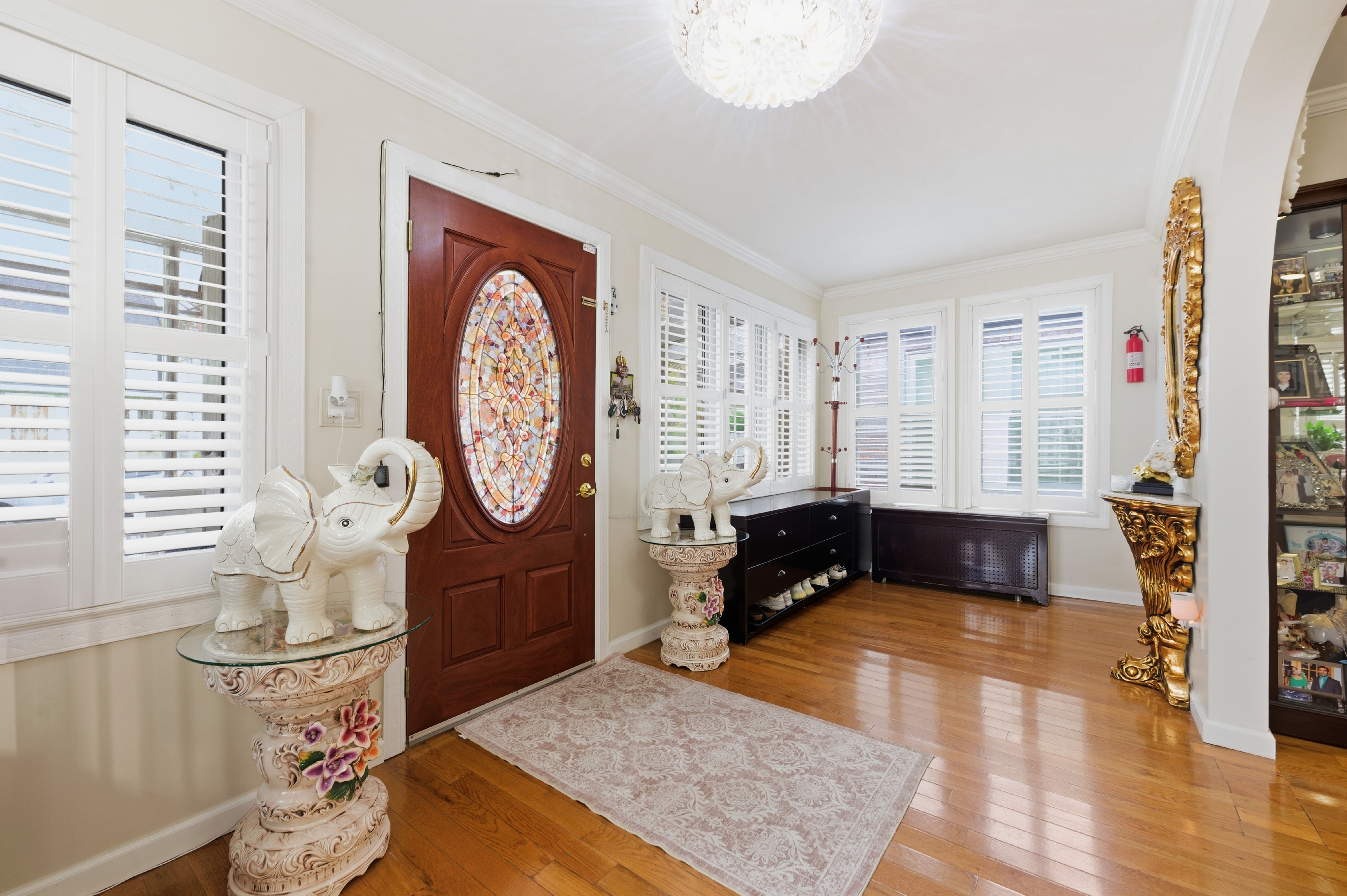 150-22 114th Road Queens, NY 11434 - Photo 4 of 22 a living room with furniture bathtub and wooden floor