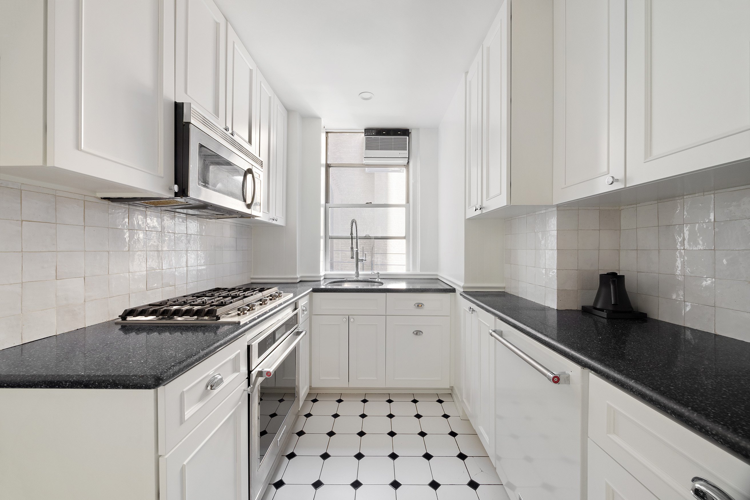 1065 Lexington Avenue, Unit 3B Manhattan, NY 10021 - Photo 10 of 19 Gallery Image 10