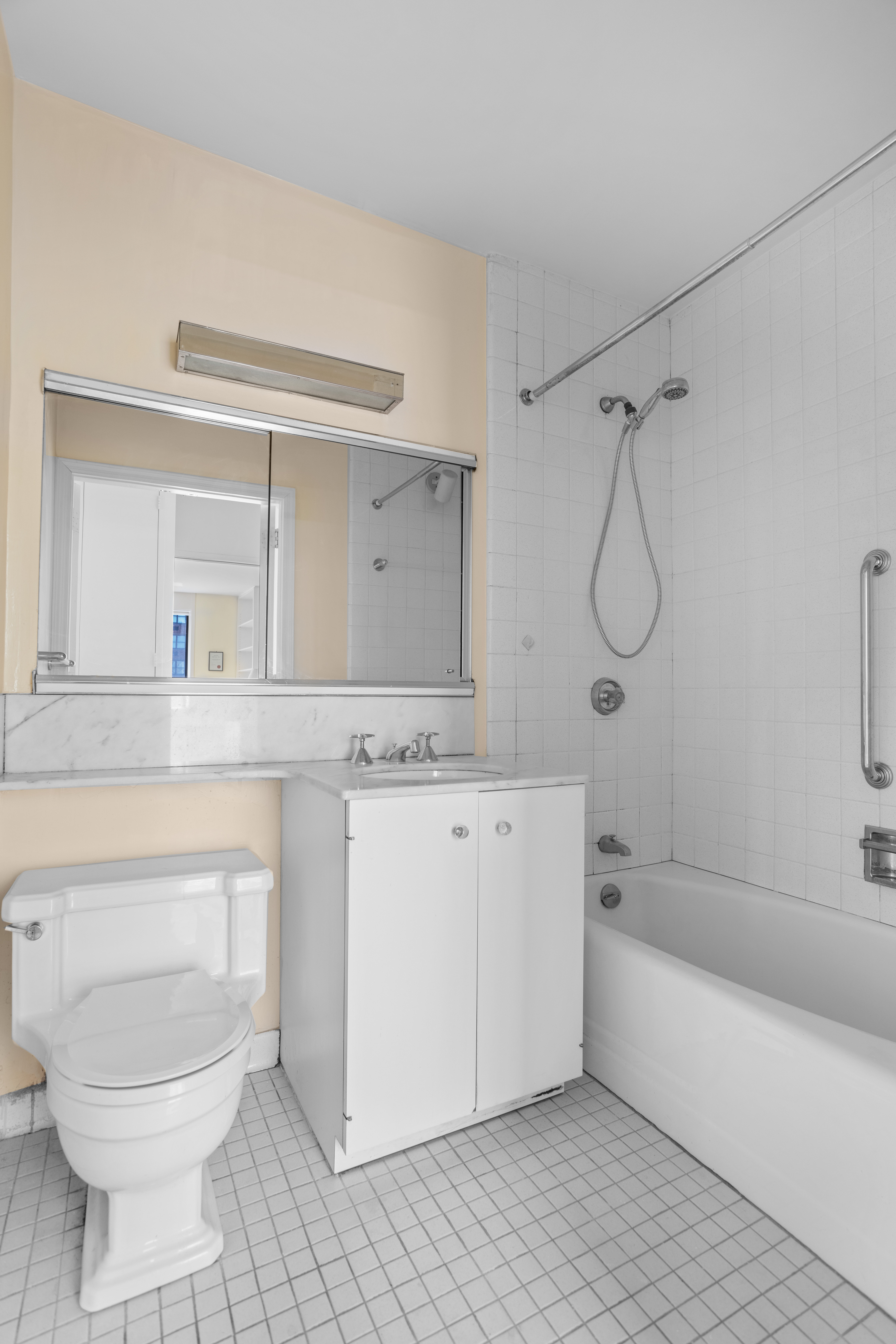 203 East 72nd Street, Unit 17C Manhattan, NY 10021 - Photo 10 of 13