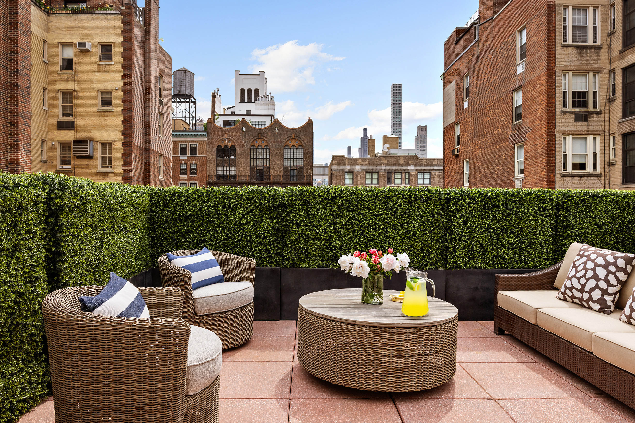 150 East 73rd Street, Unit PH Manhattan, NY 10021 - Photo 27 of 29 a backyard of a house with outdoor seating