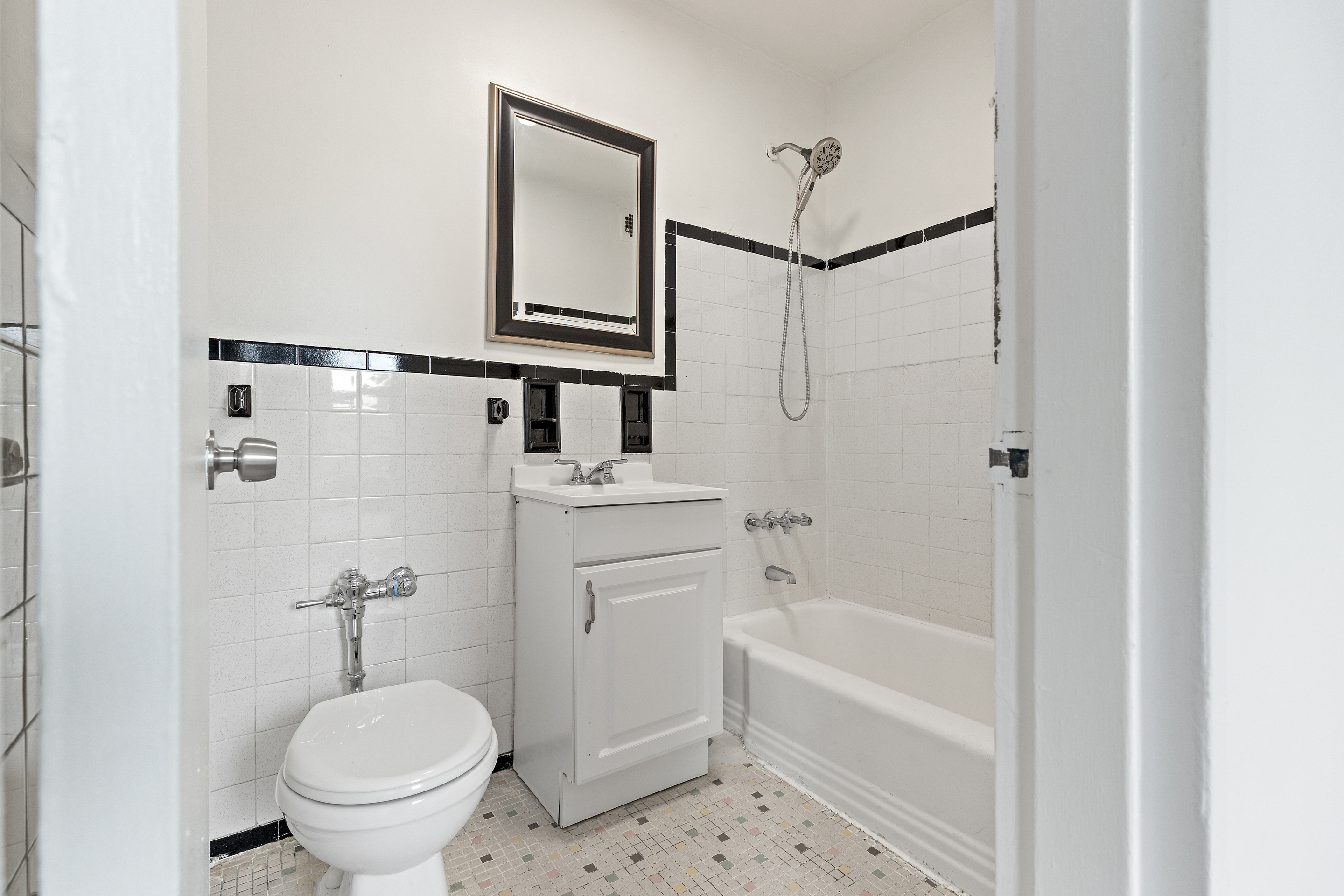 5730 Mosholu Avenue, Unit 5D Bronx, NY 10471 - Photo 8 of 11