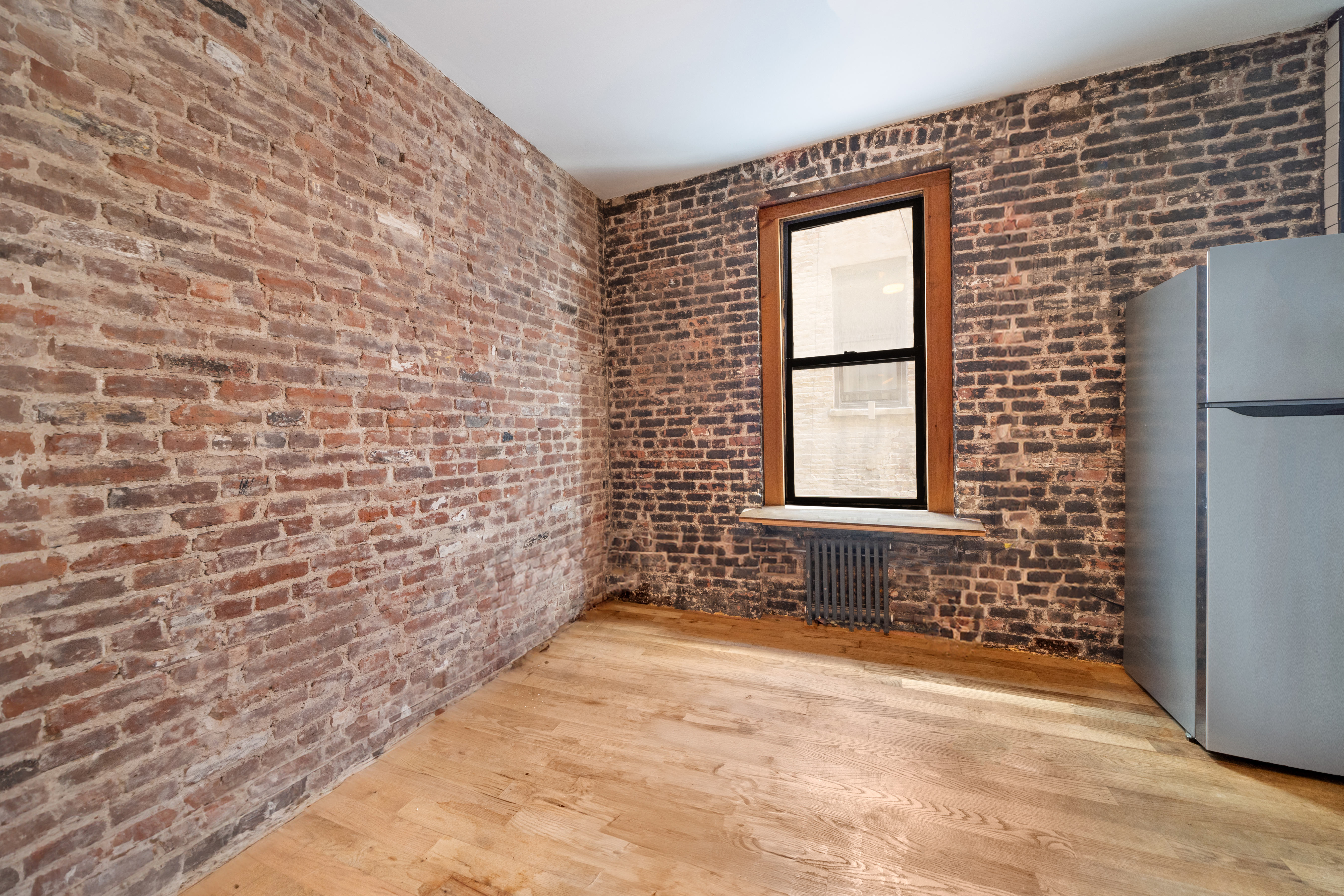 65 West 107th Street, Unit 2D Manhattan, NY 10025 - Photo 2 of 7 a bathroom with a window