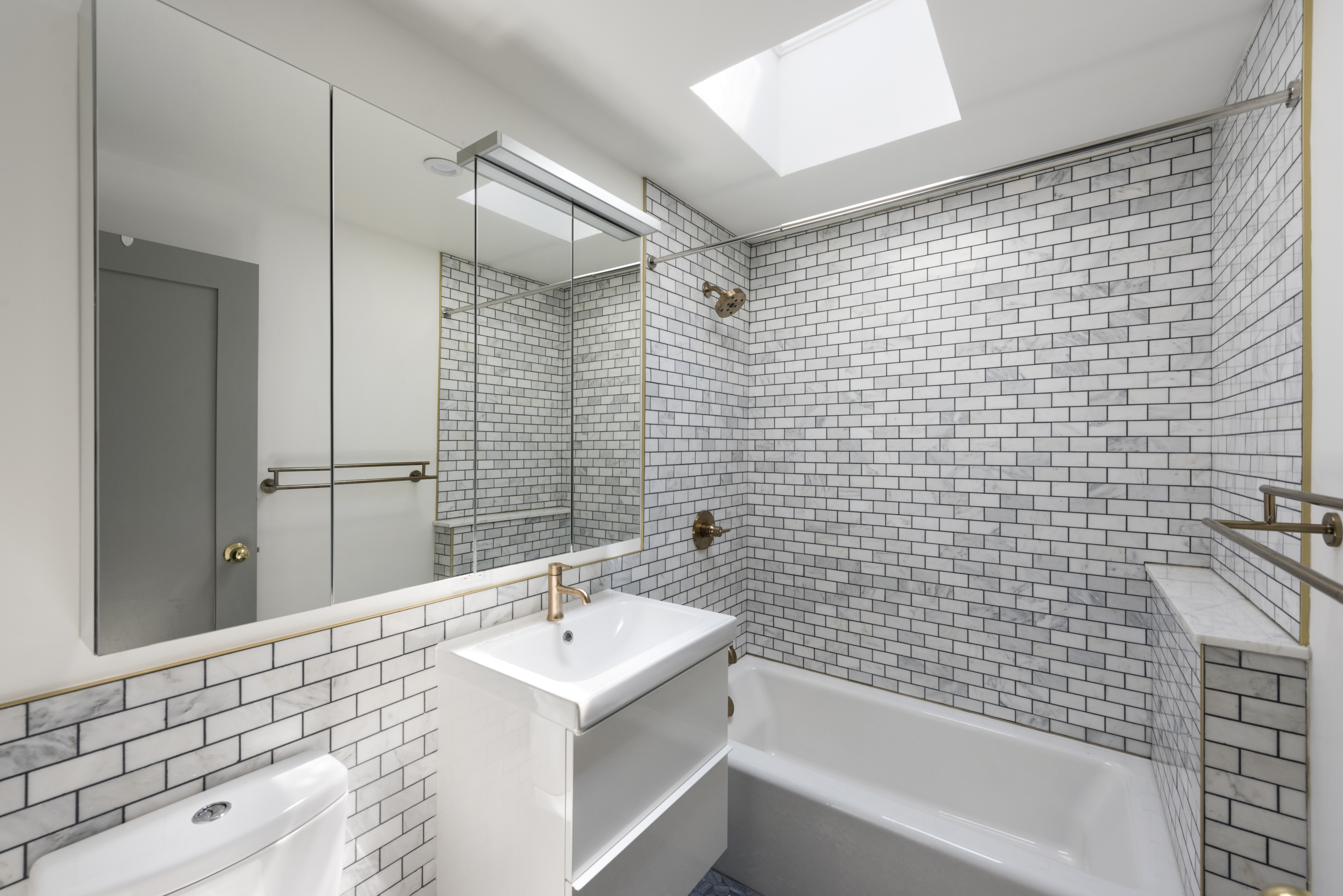 11 Willoughby Avenue, Unit PH Brooklyn, NY 11205 - Photo 3 of 4 a bathroom with a sink and a bathtub