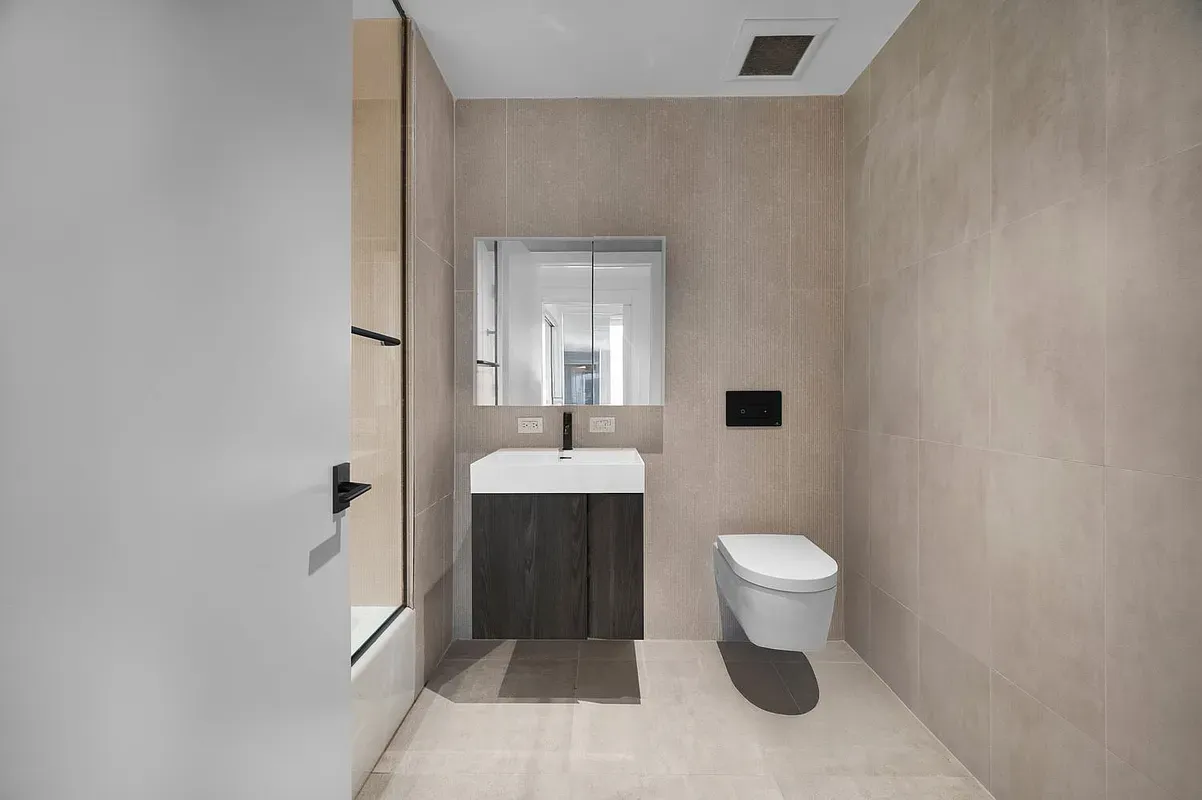 $4,750 | 169 Huron Street, Unit 4A | Greenpoint