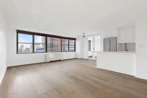 $2,000,000 | 7 East 14th Street, Unit 17RS | Flatiron