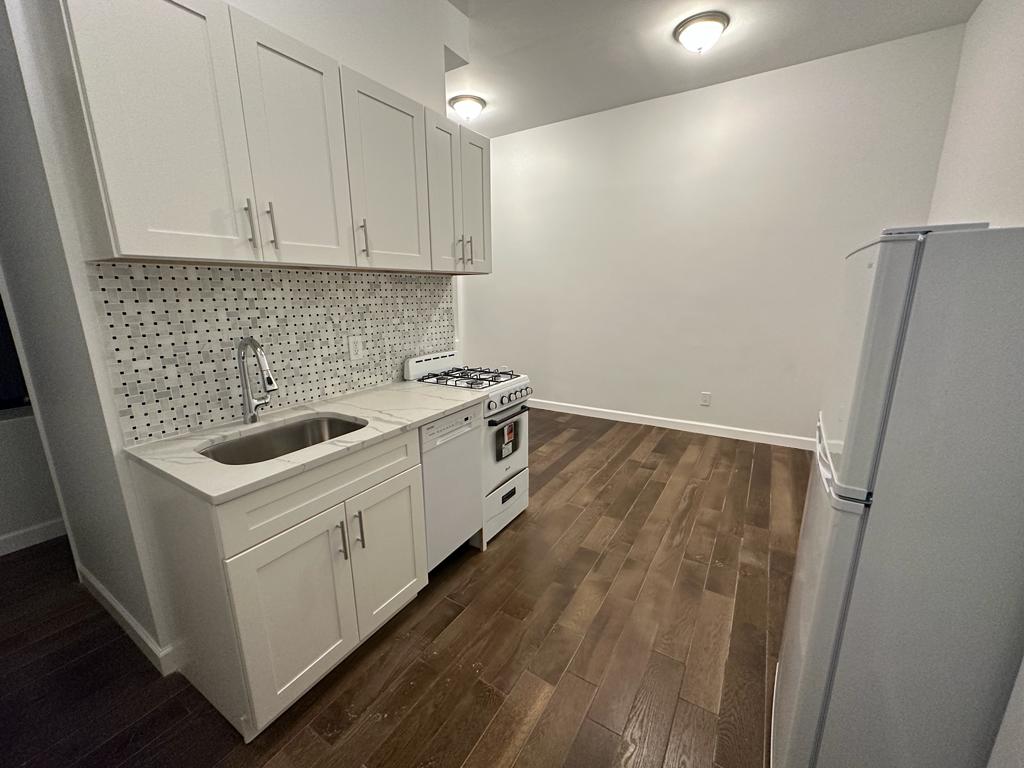 416 East 71st Street, Unit 3 Manhattan, NY 10021 - Photo 1 of 4