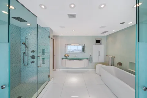 $5,199,000 | 1040 Biscayne Boulevard, Unit 4403, Miami, FL 33132